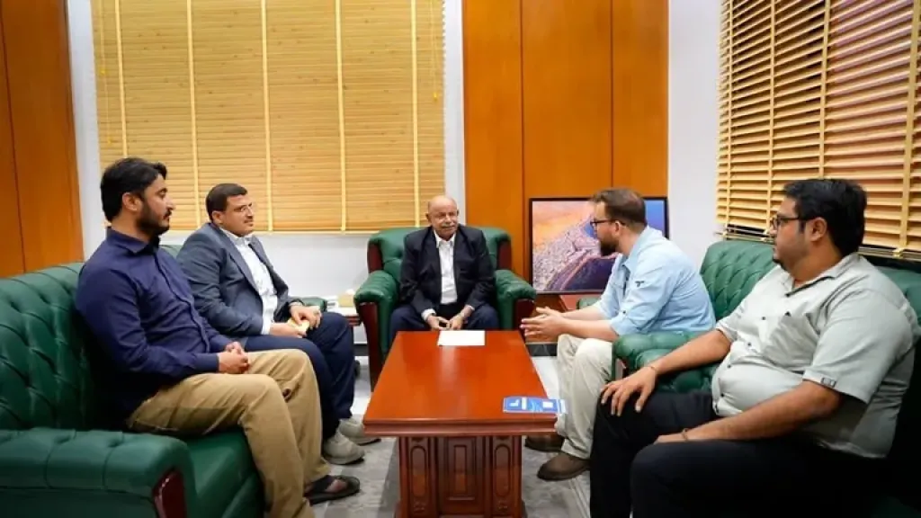 الخنبشي يوجه بتوفير المشتقات النفطية للرحلات الجوية للمنظمات الدولية